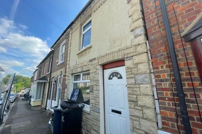 Thumbnail Terraced house to rent in Gordon Road, High Wycombe