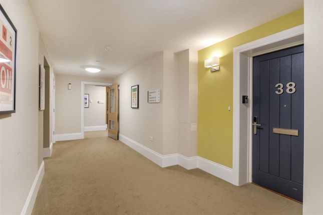 Flat for sale in Meadow View Court, The Orpines, Wateringbury