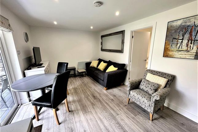 27a, Forest Way, Orpington photo 2