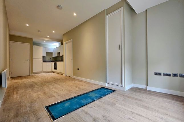 Flat to rent in Fortis Green, London