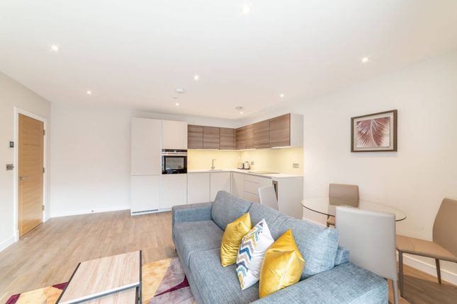 Flat to rent in Finchley Road, Hampstead, London