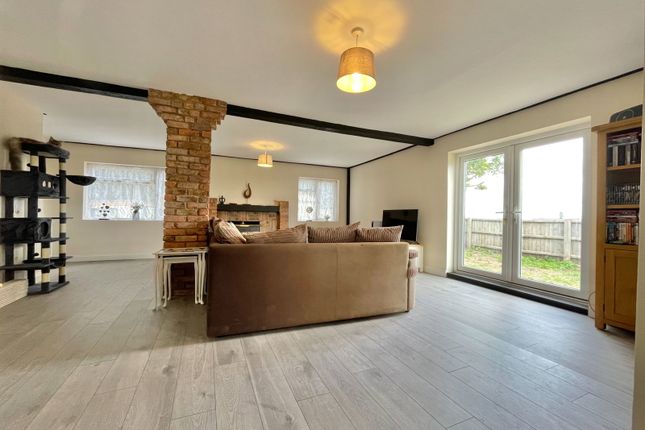 Ashlaw House, Euximoor Drove, Wisbech photo 4