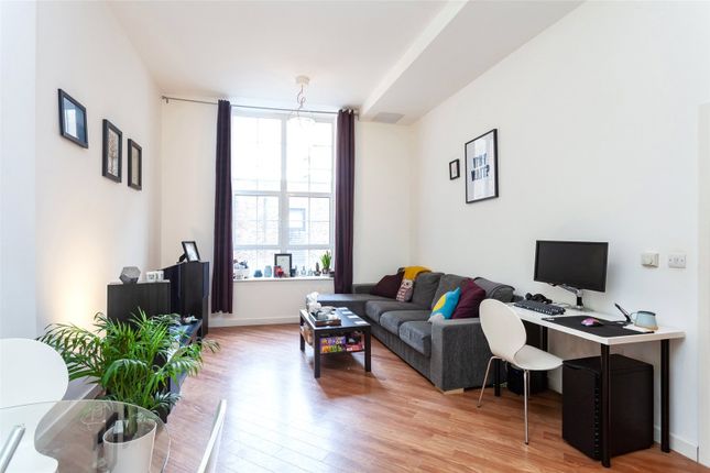 Flat 14, Academy Court, 34, Glengall Road NW6, London photo 2
