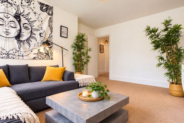Flat 6, 28, Oriental Place, Brighton photo 2