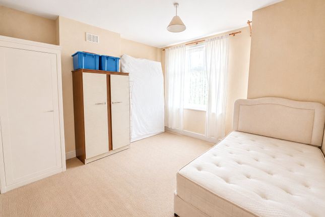41, Abbotshall Road, London photo 4