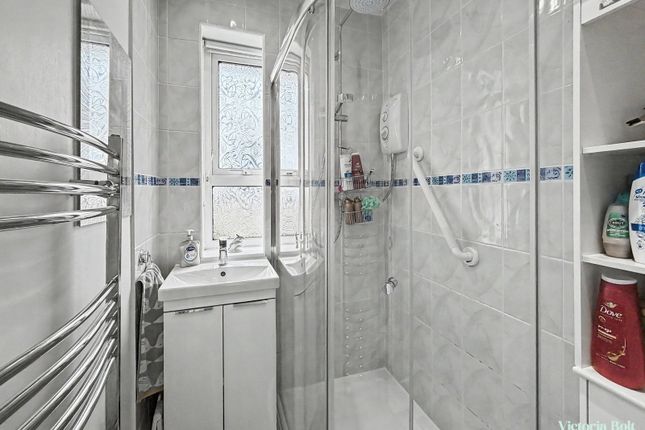 25, Laira Park Crescent, Plymouth photo 4
