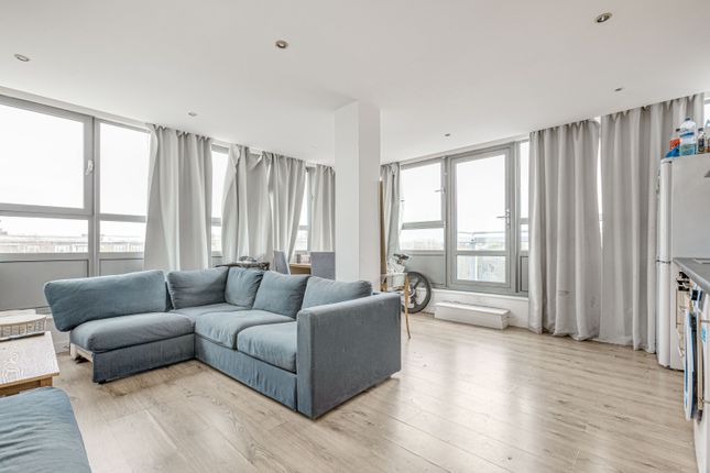 Flat to rent in Courtenay House, 9 New Park Road