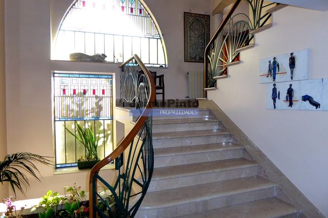 Villa for sale in Luxury 6 Bed-Villa, Indoor Pool, In Leiria, Beira Litoral, Portugal