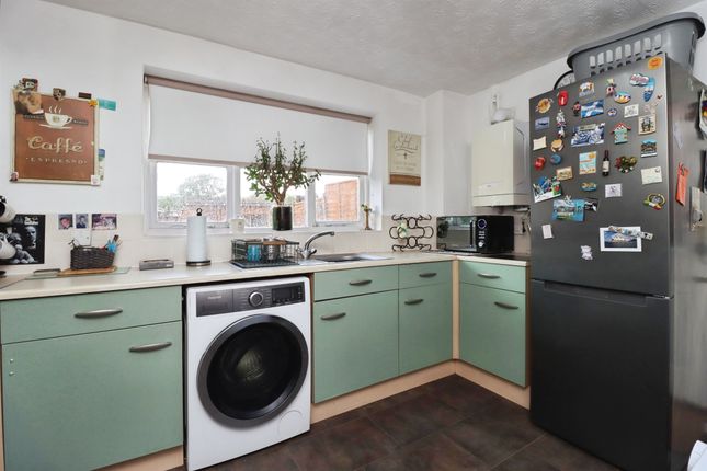 37, Harwood Drive, Kettering photo 2