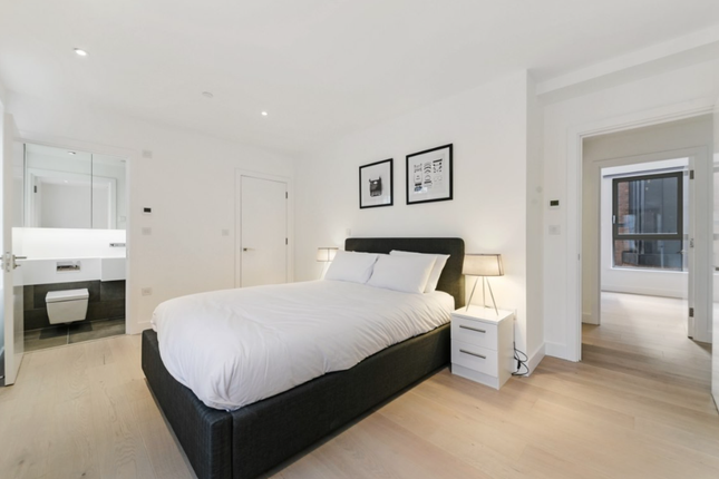 Flat to rent in Gatsby Apartments, Wentworth Street, London