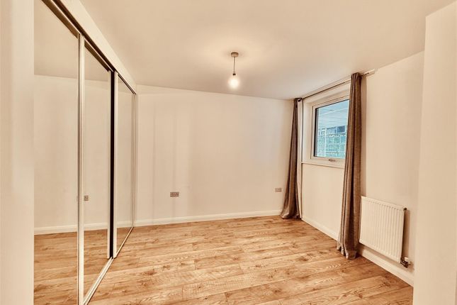 Coppermill Heights, 112, 2 Daneland Walk, London photo 2