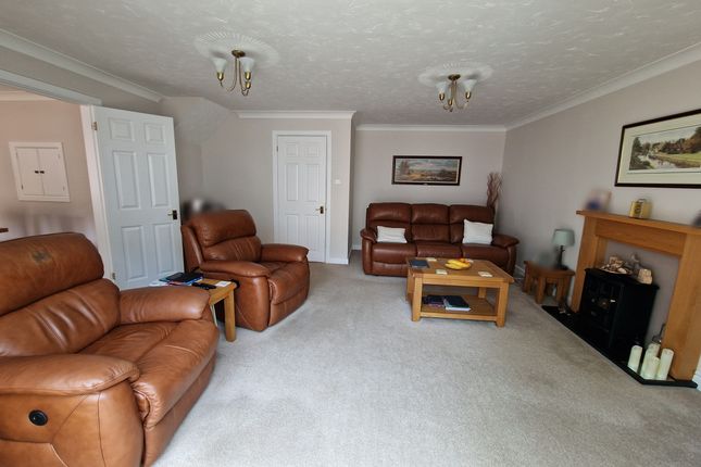 6 Nathan Close, Yeovil photo 3