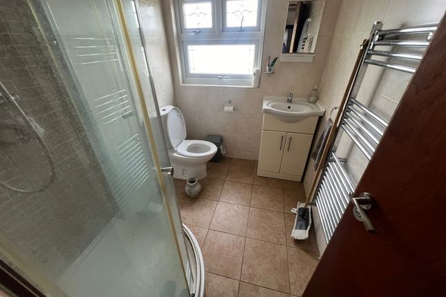 Flat to rent in Mundon Gardens, Ilford