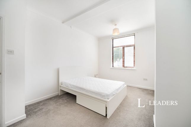 Flat 8, Wish Lane Court, 129 Elm Grove photo 3