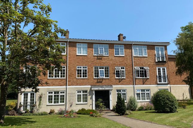 Thumbnail Flat for sale in Gainsborough Court, Walton-On-Thames, Surrey