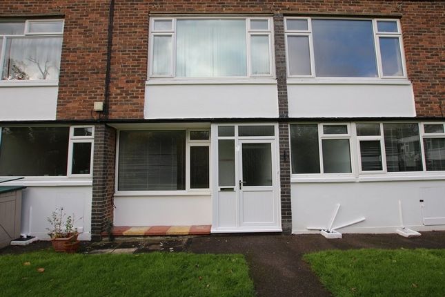 Flat to rent in Guildford Road, Horsham