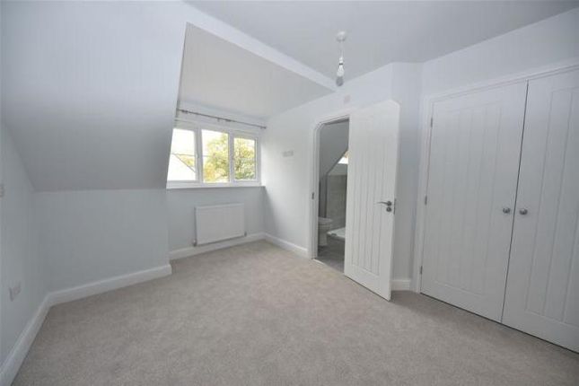 Brookland Vale, Waterlooville photo 4