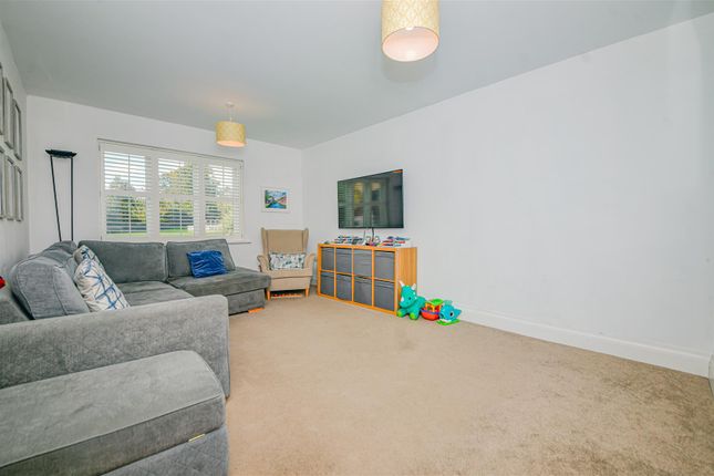 Pembers Hill Drive, Eastleigh photo 3