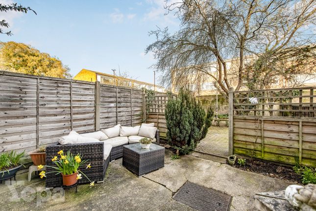 92, Fountain Walk, Gravesend photo 4