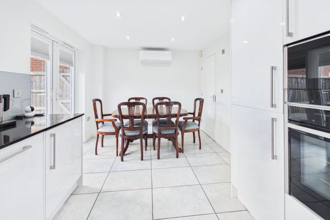 19 Atlanta Gardens, Warrington photo 3
