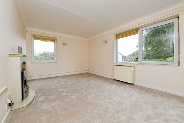 Flat 32 Homehurst House,, Sawyers Hall Lane, Essex photo 2