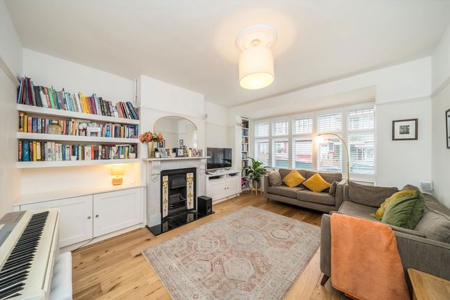 35, Holmesley Road, London photo 2