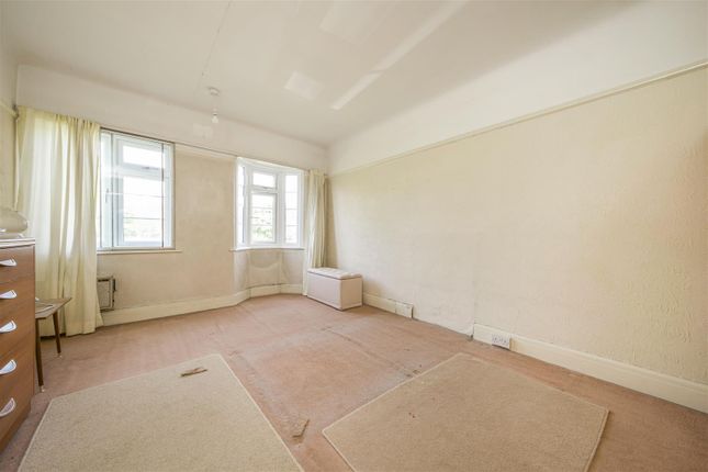 Flat for sale in Great West Road, Osterley, Isleworth