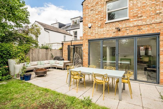 226, Walm Lane, London photo 3