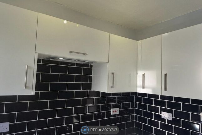 Flat, Tomlins Court South Norwood Hill, London photo 3