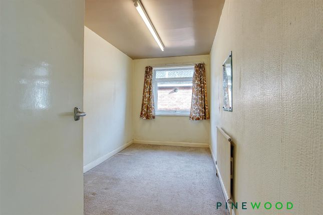 Link-detached house to rent in Gilbert Avenue, Walton, Chesterfield, Derbyshire
