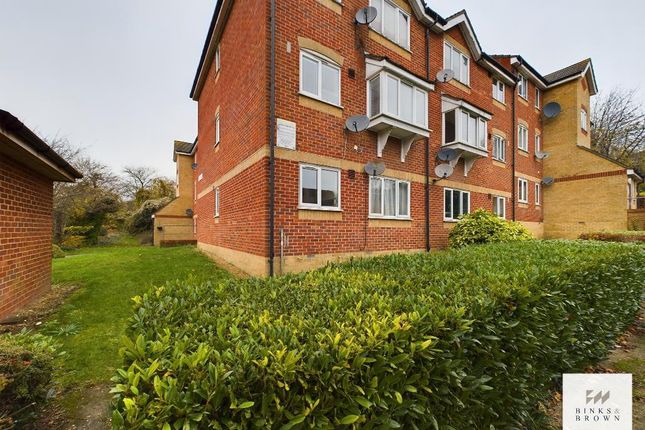 Thumbnail Flat for sale in Rookley Court, Purfleet, Essex