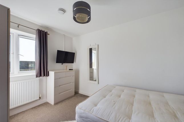 Thumbnail Room to rent in St. Johns Close, Peterborough
