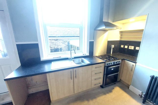 56, Lister Avenue, Bradford photo 3