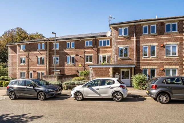 Watney Close, Purley photo 2