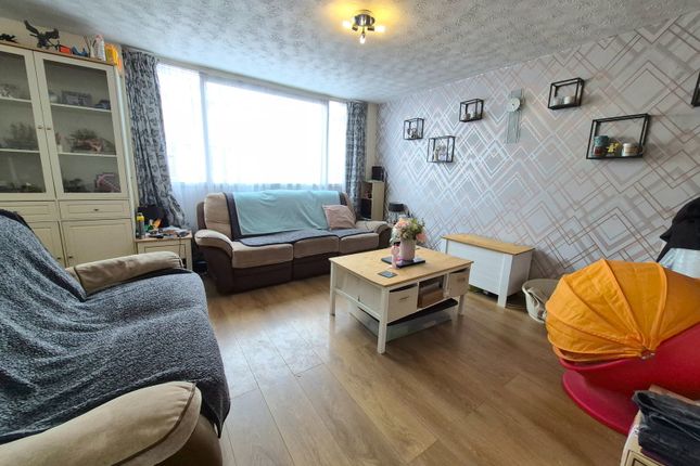15, Thornby, Skelmersdale photo 4