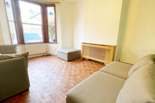 Thumbnail Property to rent in Gloucester Road, Leyton