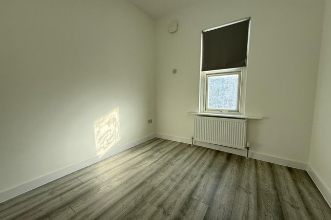 139, Plashet Grove, London photo 3
