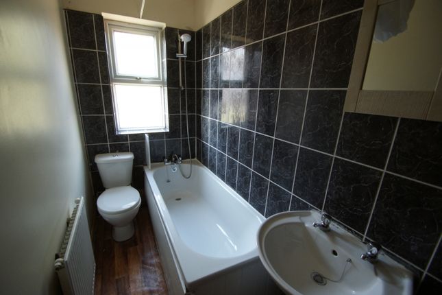 Terraced house to rent in Thornville Road, Hyde Park, Leeds