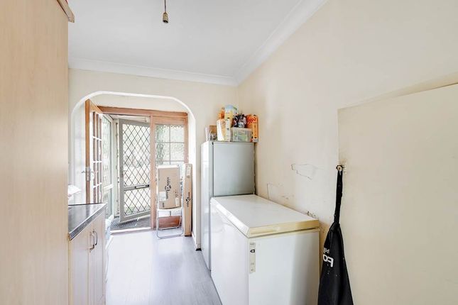 296, Bastable Avenue, BARKING photo 4