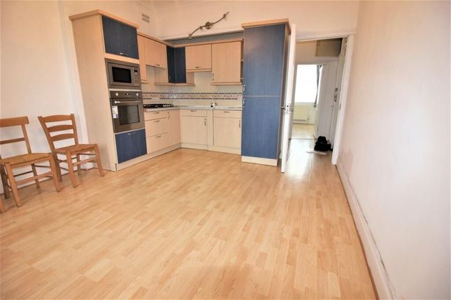 Flat to rent in Eagle Lodge, Golders Green Road, London