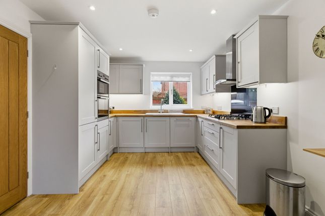 2 Foxdene, Ledbury photo 4