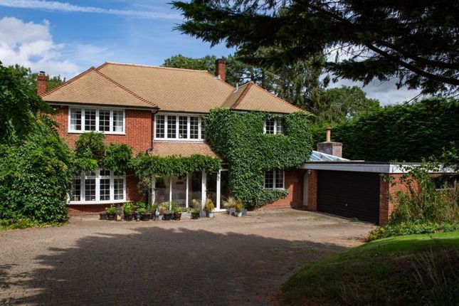 Thumbnail Detached house for sale in Chiltern Road, Ballinger, Great Missenden