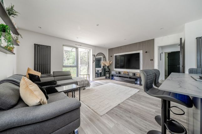Flat 2 Radley Court, 34, Beachborough Road, Kent photo 2