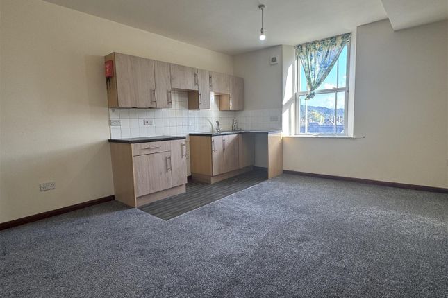 Flat 3, 3, West Park Terrace, Scarborough photo 3