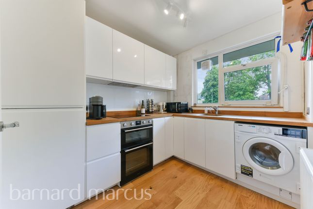 Thumbnail Flat for sale in Strathan Close, London