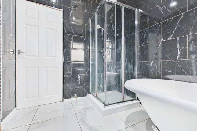 Cam03729G0-Pr0139-Still015