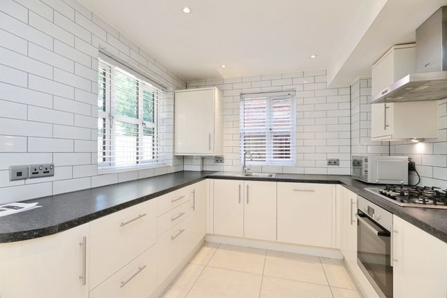 3, Trident Road, Watford photo 2
