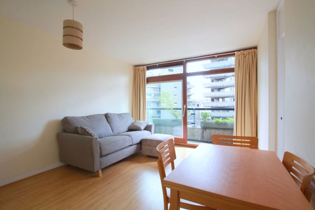 Flat 305, Ben Jonson House, Barbican, London photo 2