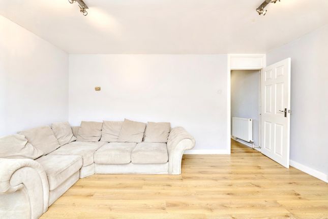 38, Copperfield Gardens, Brentwood photo 3