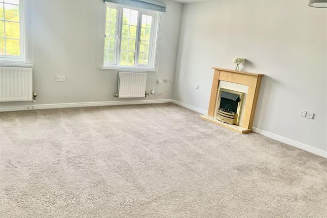 26, Louise Rayner Place, Chippenham photo 2